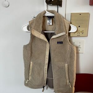 Patagonia women’s Cream Sherpa vest